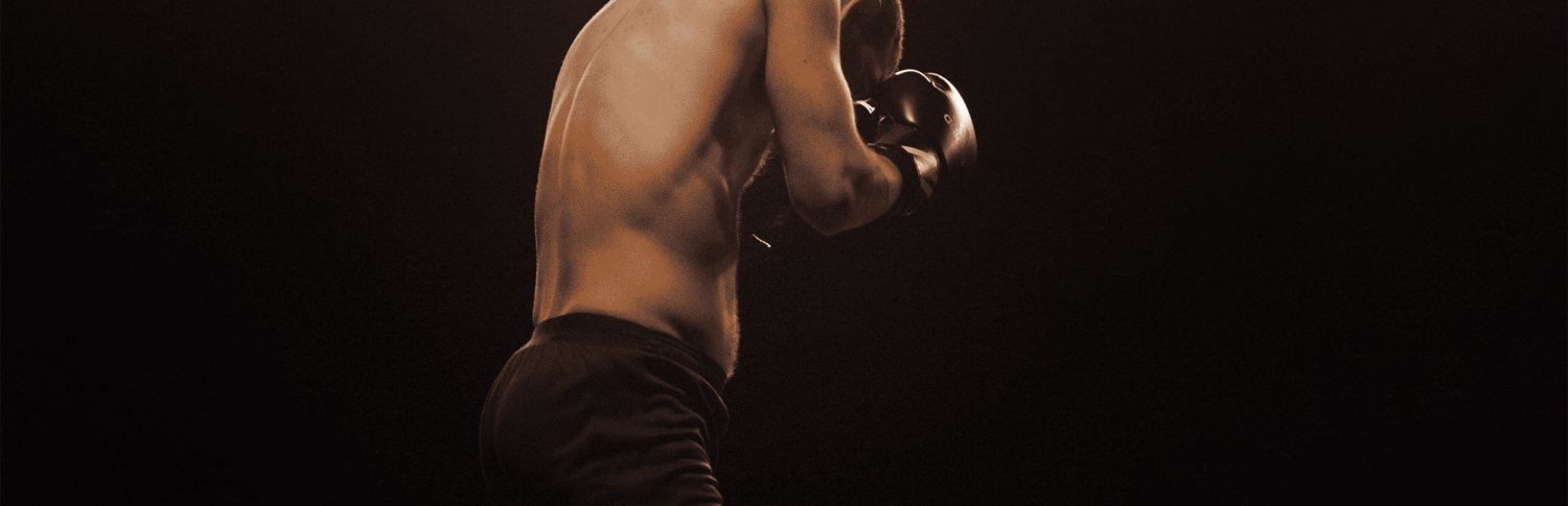 Photo de l'artiste de dos.