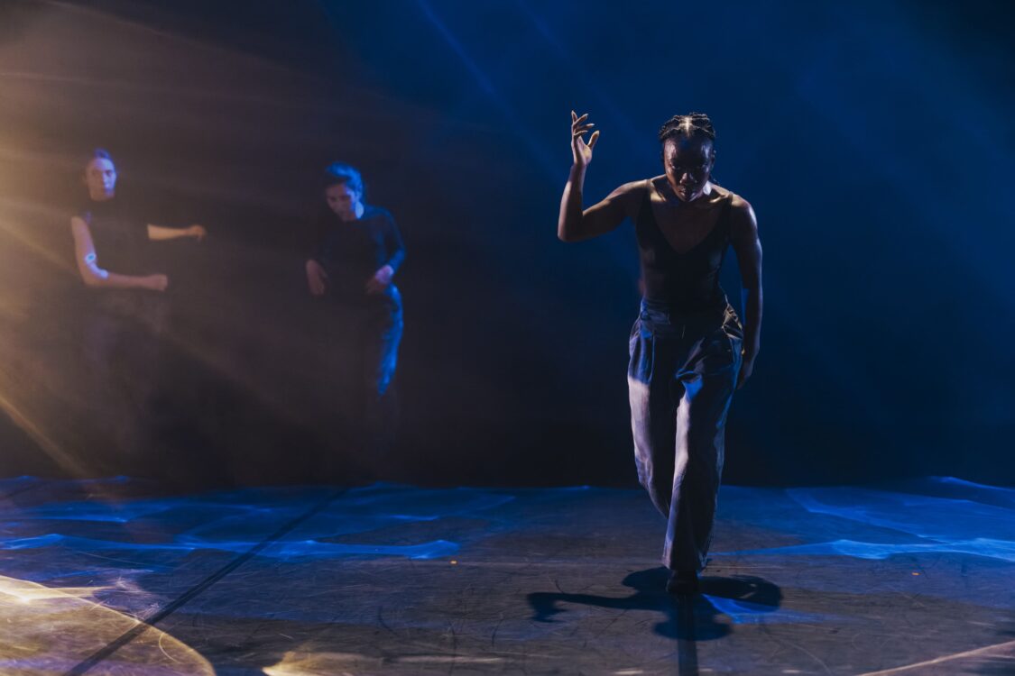 Photo de Linda Hayford en mouvement.